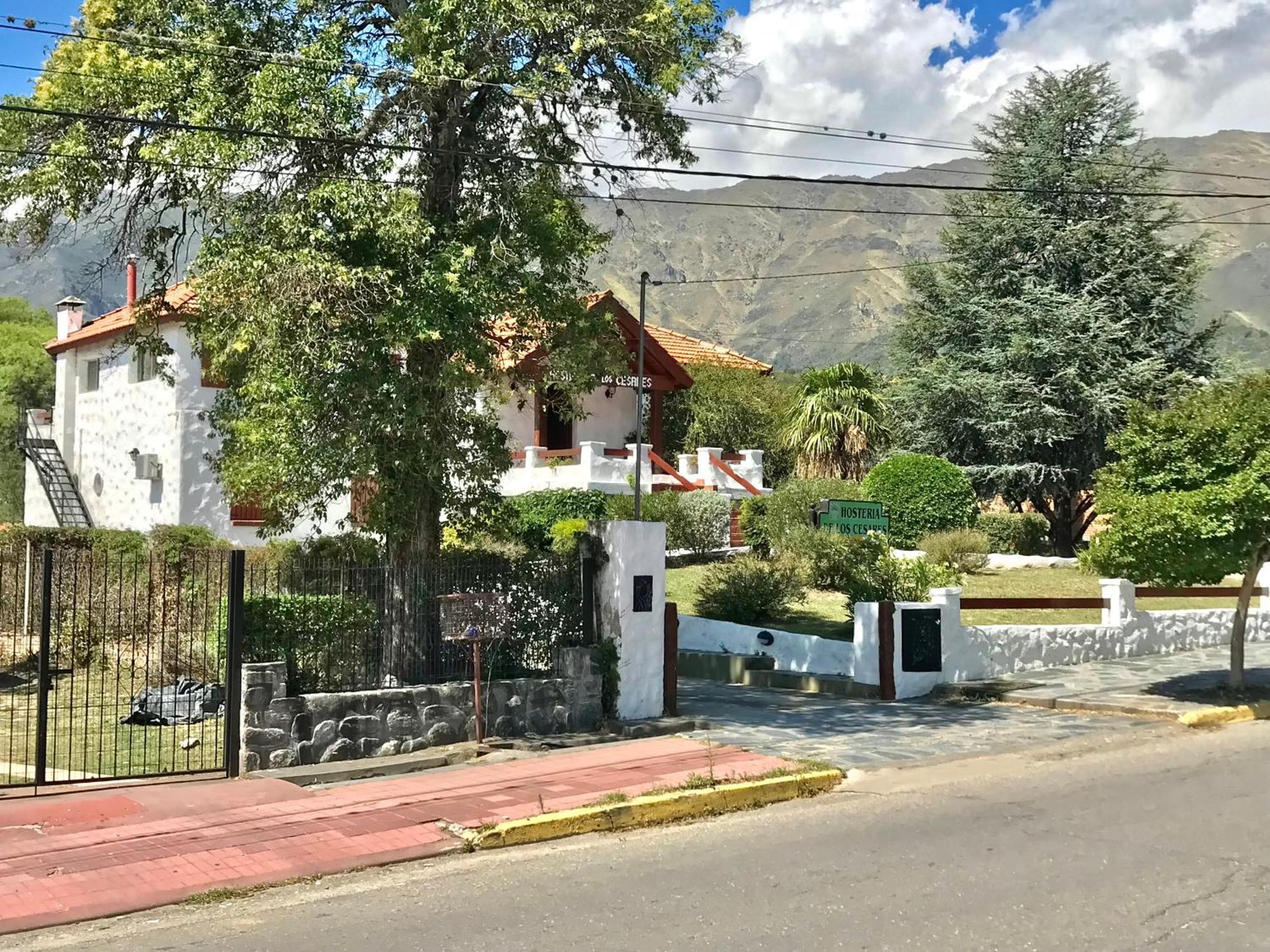 Hotel De Cesares Merlo