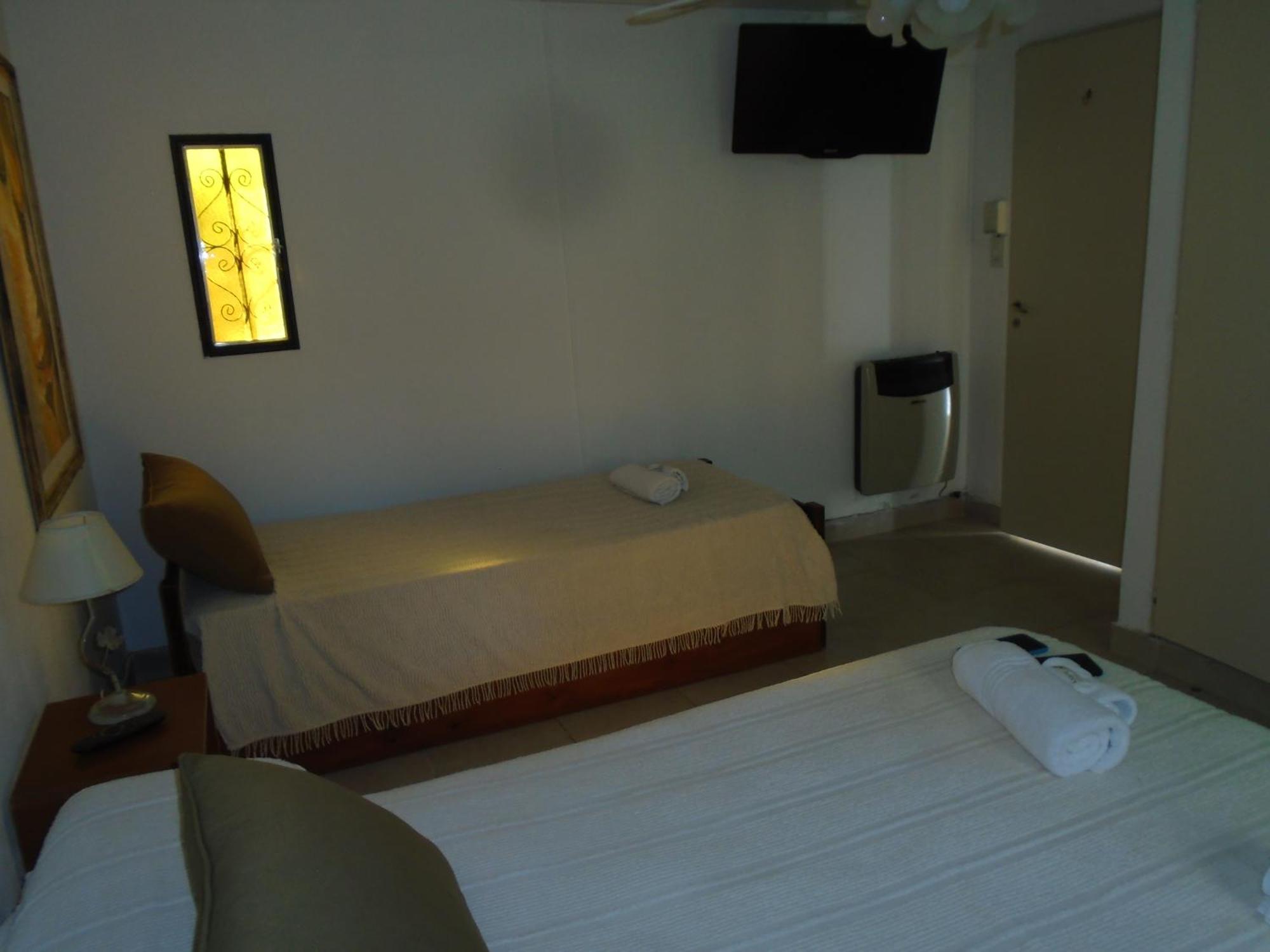 Hotel De Cesares Merlo