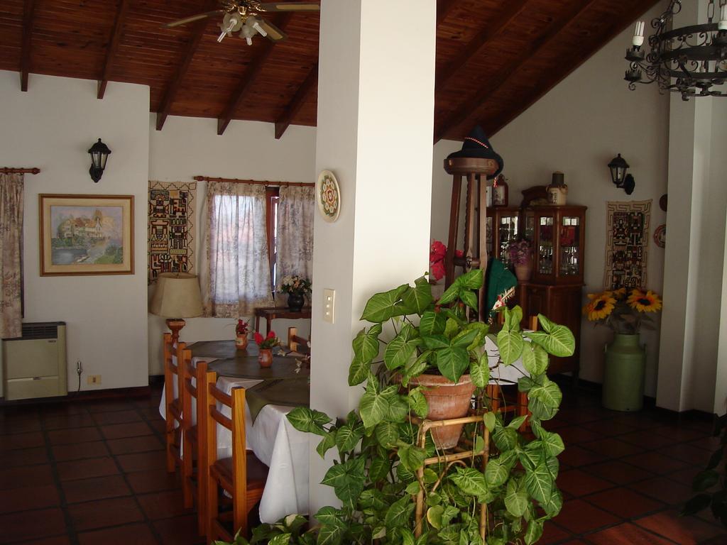 Hotel De Cesares Merlo